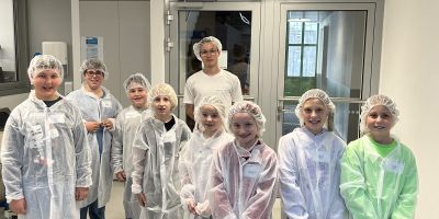 TECHNIKFERIEN – „Baue dir deine eigene Solar-Gurkenglaslampe“ bei Bischof+Klein in Konzell