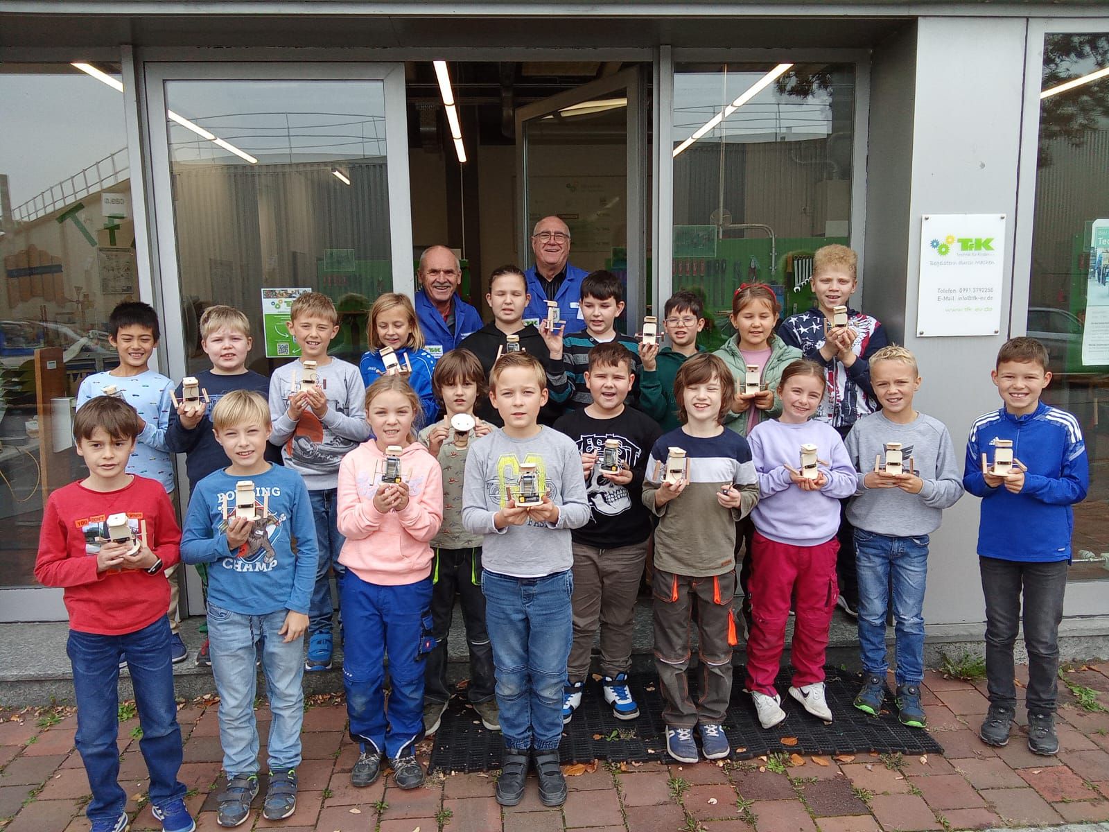 TECHNIKFERIEN – „Baue deinen eigenen Watschelroboter“ im Technikhaus Dingolfing