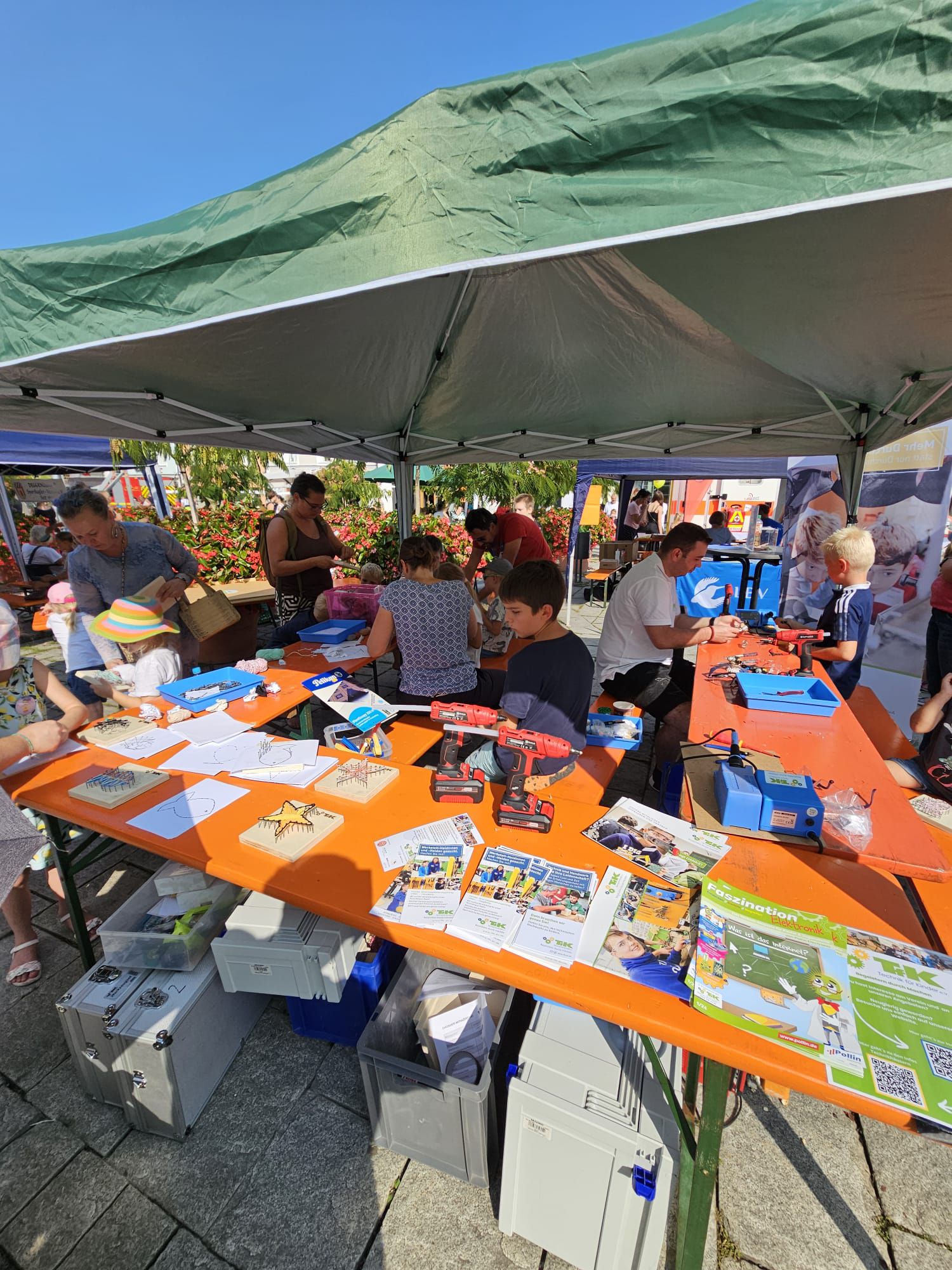 TECHNIKFERIEN - TfK-Mitmachstand auf dem Spielefest in Deggendorf