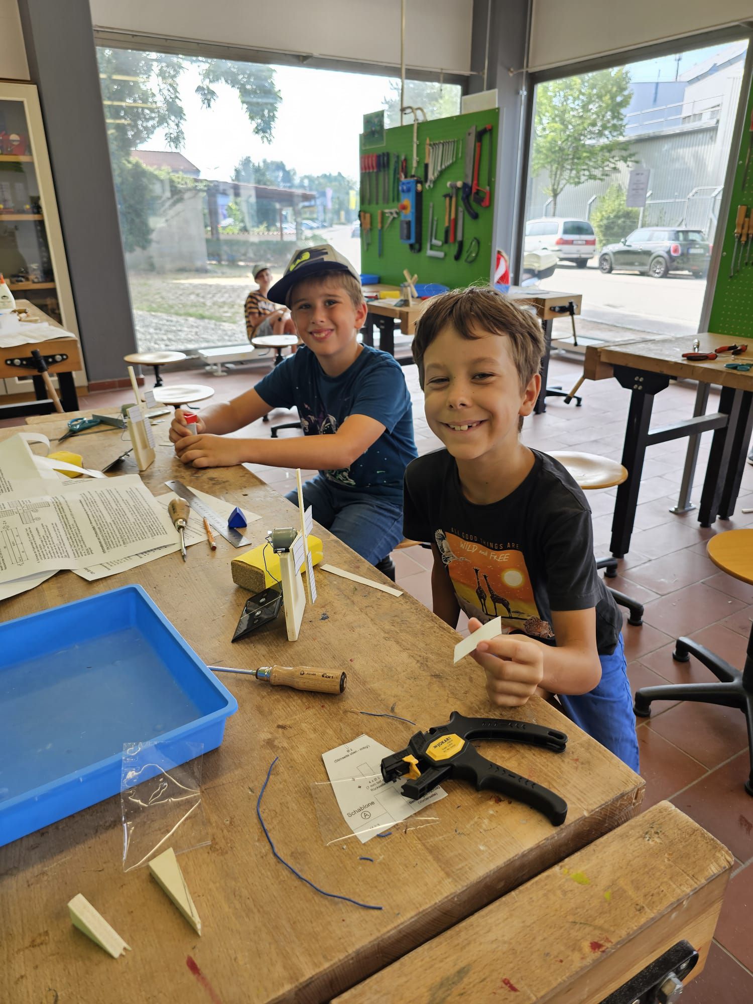 TECHNIKFERIEN – „Baue deine eigene Solar-Windmühle“ im Technikhaus Dingolfing