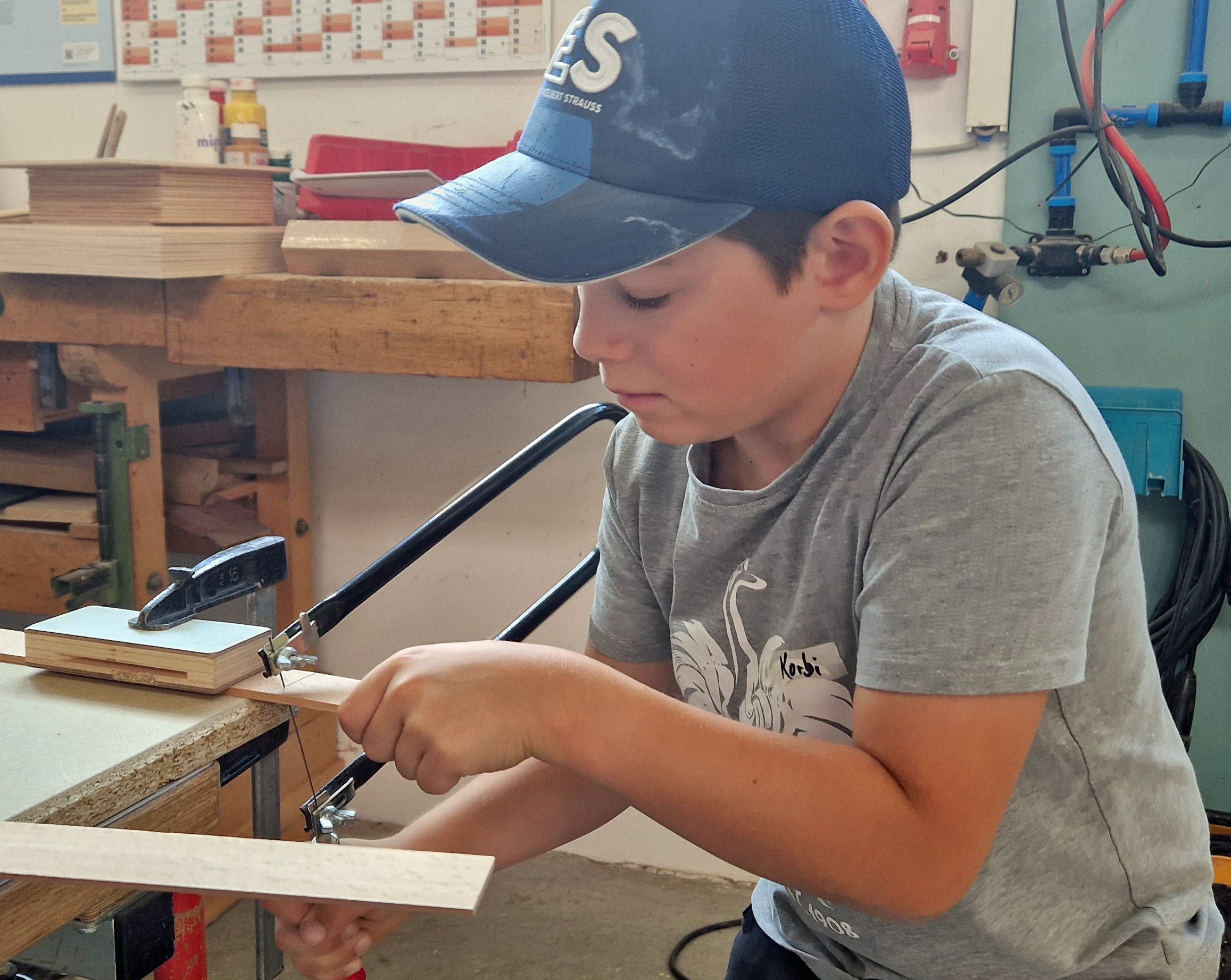 TECHNIKFERIEN – „Baue deine eigene Stifte-Box“ bei der Firma Holz in Form Niedermeier GmbH in Marklkofen