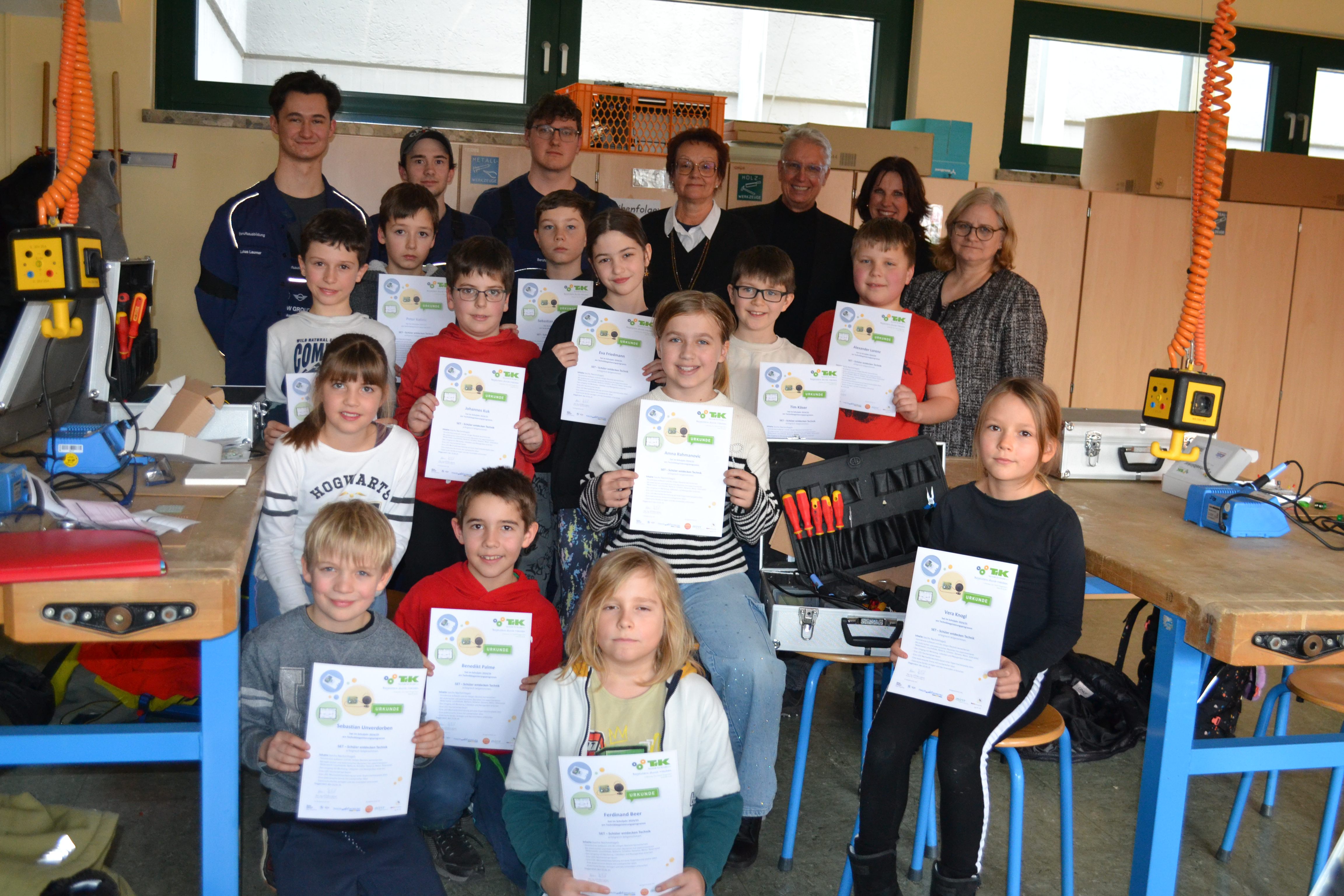 SET – SCHÜLER ENTDECKEN TECHNIK an der Bischof-Riccabona-Grund- und Mittelschule Wallersdorf